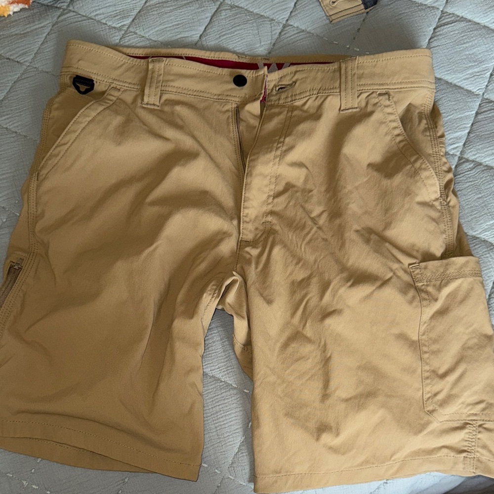 Wrangler Men's Tan Cargo Shorts